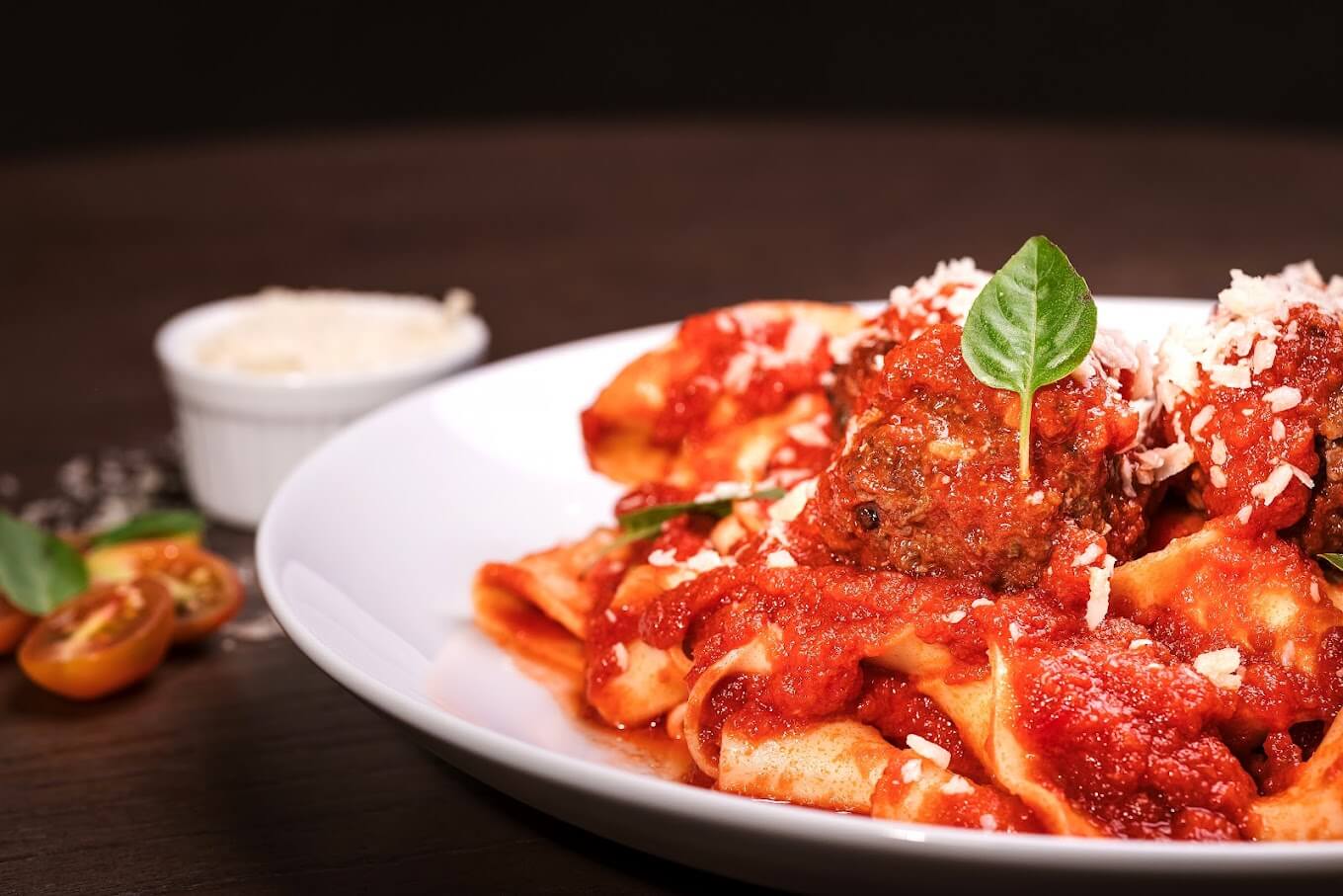 Capa de post: Instinto Gastro Bar: Novo bar de vinhos de Maringá para quem gosta de boa gastronomia