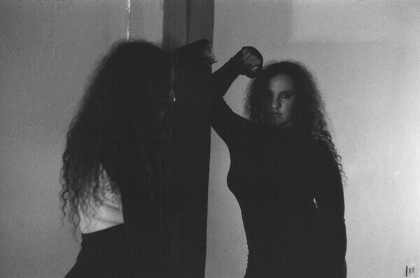 Capa de post: Gabriela Tornai abre sua primeira exposição individual