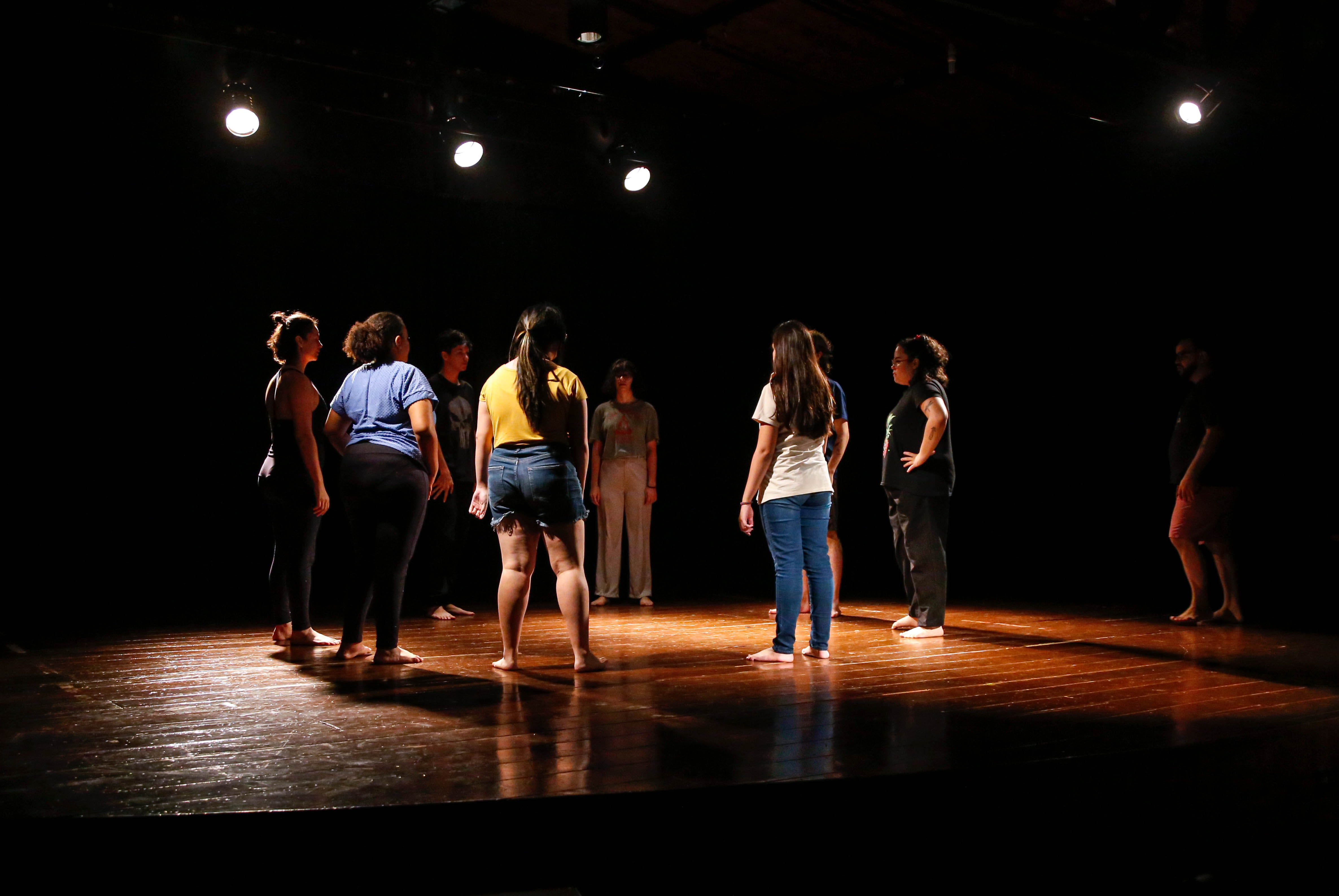 Capa de post: Licenciatura em Teatro da UEM abre inscrições para cursos gratuitos de teatro