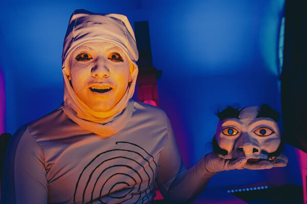 Capa de post: Teatro do Alvorecer estreia “Ubu Shogun”,  monólogo que revisita clássico francês 