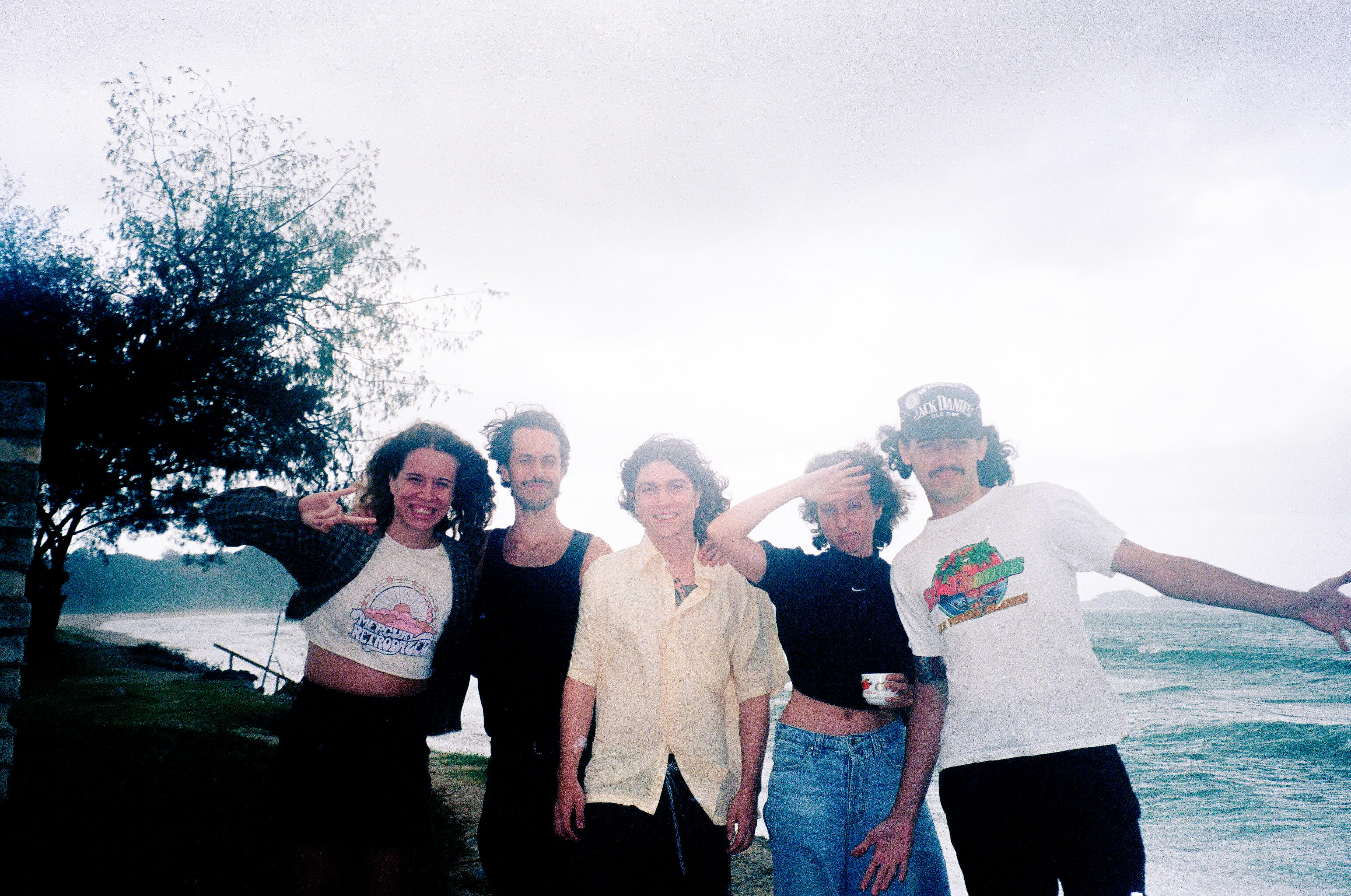 Capa de post: Exclusive Os Cabides leva a turnê do EP 