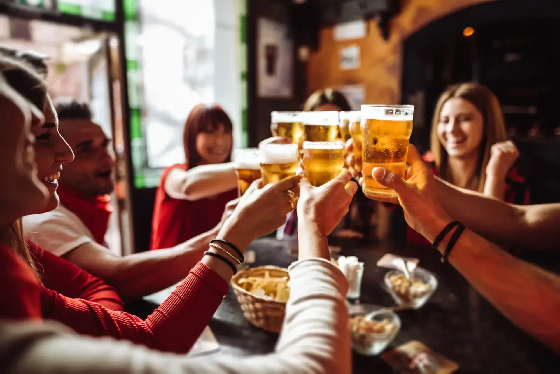 Capa de post: Lugares para curtir o Happy Hour em Maringá 