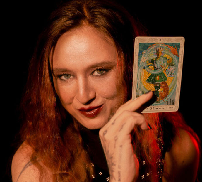 Capa de post: Artista paranaense Elisa Riemer é selecionada para exposição internacional dedicada ao Tarot em Torino, na Itália