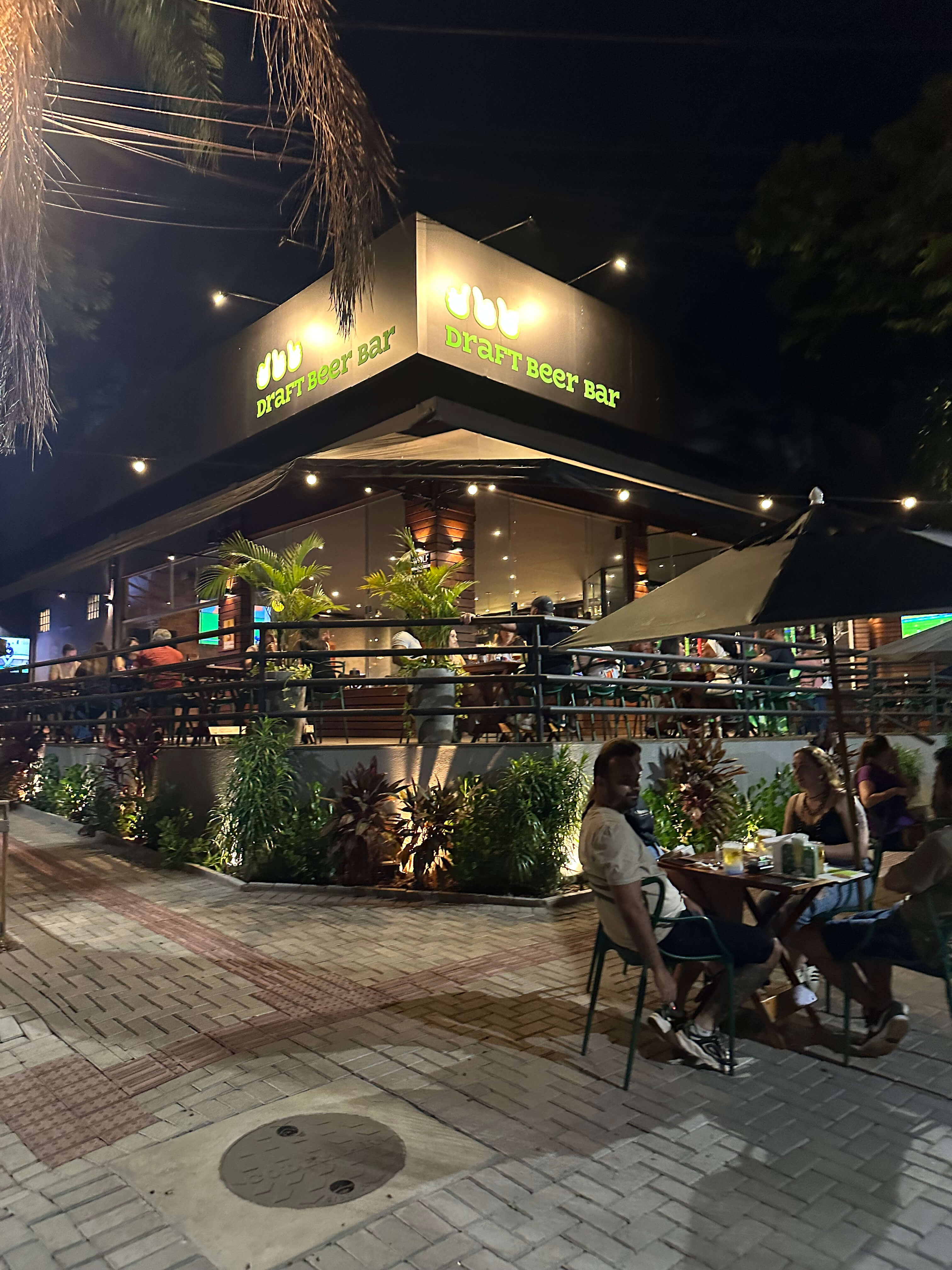 Capa de post: Porque o DBB se tornou um dos melhores lugares de happy hour de Maringá?