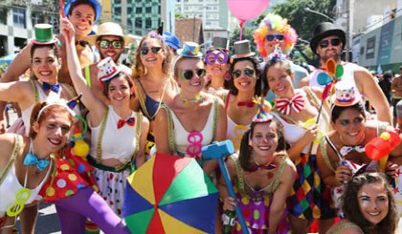 Capa de post: CARNAVAL: Confira os 12 Blocos confirmados no carnaval de Maringá em 2019